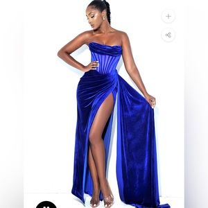 Miss Circle gown size large. Only worn once and is in great condition.